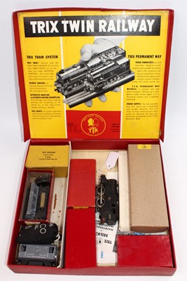 Lot 640 - A Trix set box believed containing parts of...