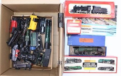 Lot 646 - Box containing approx. 15 mainly unboxed...