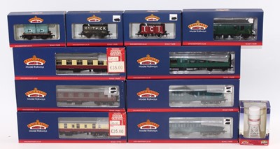 Lot 648 - Tray of 7 Bachmann Branch-line coaches with a...