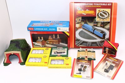 Lot 652 - Large box containing scenic items all Hornby...