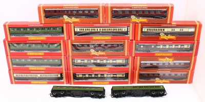 Lot 654 - Sixteen Hornby bogie coaches: 5 x Southern...