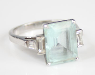 Lot 2222 - An Art Deco style white metal, aquamarine and...