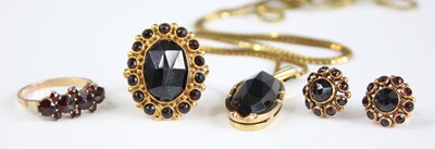 Lot 2234 - A yellow metal Bohemian style garnet oval...