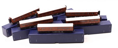 Lot 393 - A rake of six Great Eastern Railway coaches...