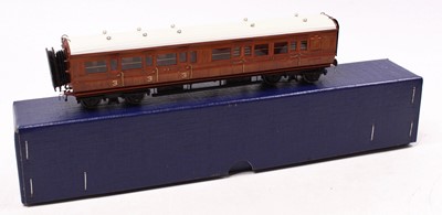 Lot 393 - A rake of six Great Eastern Railway coaches...