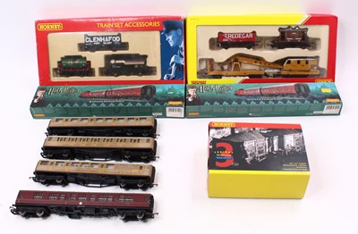 Lot 670 - Collection of Hornby rolling stock: Coaches 2...