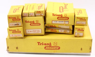 Lot 685 - Large box containing Triang TT 3mm scale items...