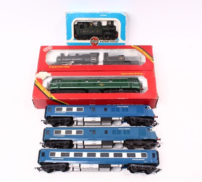 Lot 688 - Three locos & Triang Pullman 3-car set: The...