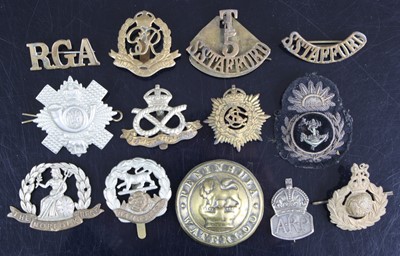 Lot 3337 - A collection of cap badges and insignia to...