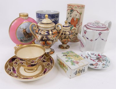 Lot 74 - A collection of ceramics to include a...