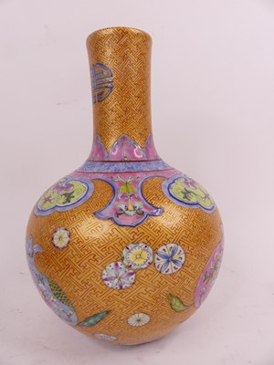 Lot 129 - A Chinese porcelain tianqiuiping vase enamel...