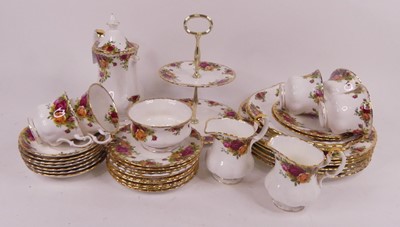 Lot 131 - A Royal Albert Old Country Roses pattern part...