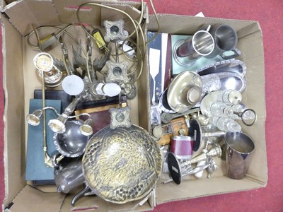 Lot 213 - Two boxes of miscellaneous metalware, to...