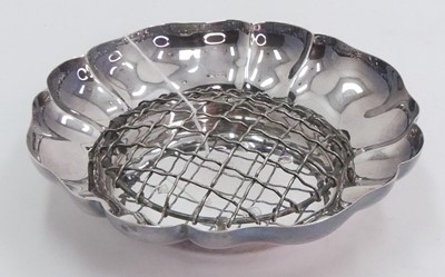 Lot 223 - An Elizabeth II silver flower bowl, Birmingham...