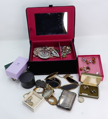 Lot 340 - Miscellaneous items to include costume...