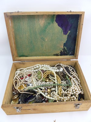 Lot 348 - A collection of costume jewellery to include...