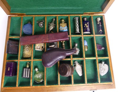 Lot 367 - A collection of Victorian and later scent...