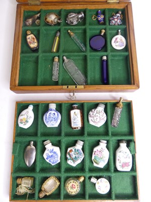 Lot 370 - A collection of Victorian and later scent...