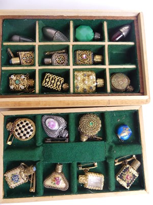 Lot 371 - A collection of Victorian and later scent...