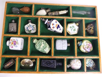 Lot 372 - A collection of Victorian and later scent...