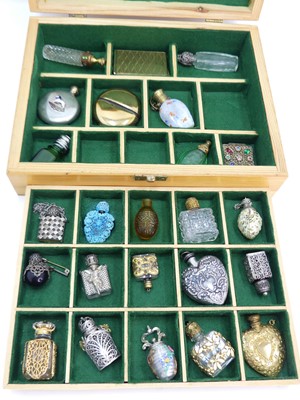 Lot 373 - A collection of Victorian and later scent...