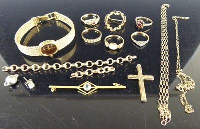 Lot 259 - Assorted principally 9ct gold pieces, to...