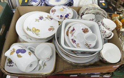 Lot 552 - A collection of Royal Worcester Evesham...