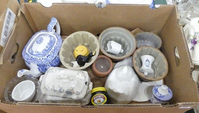 Lot 558 - A collection of ceramics, to include a Spode...