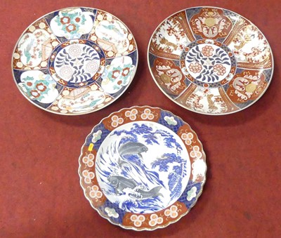 Lot 565 - A pair of Japanese imari porcelain chargers,...