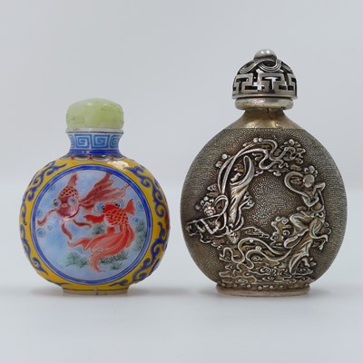 Lot 391 - A Chinese simulated jade snuff bottle,...