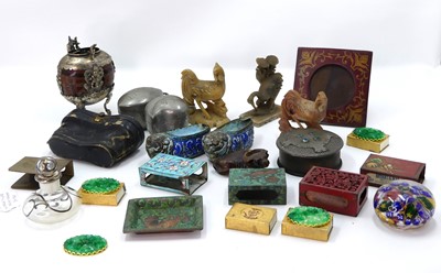 Lot 404 - A collection of Asian items, to include white...