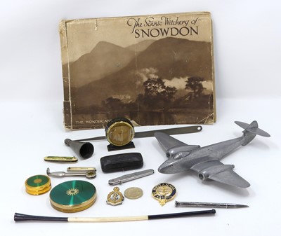 Lot 411 - A collection of miscellaneous items, to...