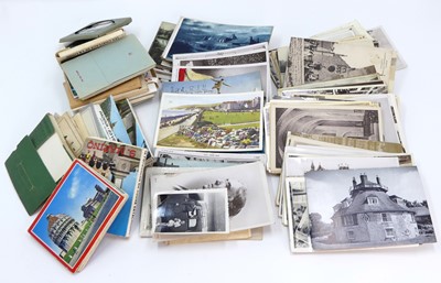 Lot 425 - A collection of mainly 20th century postcards,...