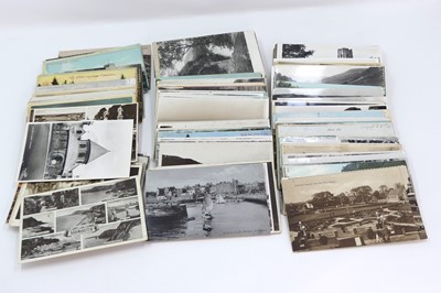 Lot 442 - A collection of mainly 20th century postcards,...