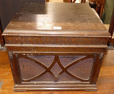 Lot 1178 - A 1930s oak table-top 'His Master's Voice'...