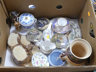 Lot 494 - A collection of mixed ceramics to include...