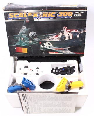 Lot 2085 - A Scalextric 200 boxed F1 race set, appears...