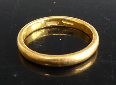 Lot 305 - A 22ct gold court shaped wedding band, 3.5g,...