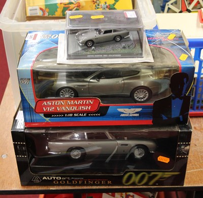 Lot 1451 - A group of two 1/18 scale modern issue diecast...