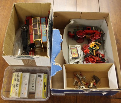 Lot 1472 - A small quantity of plastic model made up kits...