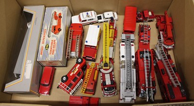 Lot 1481 - A tray of loose and playworn diecast models to...