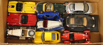 Lot 1495 - One tray of 1/24 and 1/18 diecast vehicles to...