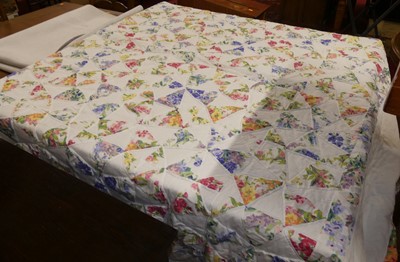 Lot 1234 - A floral patterned fabric eiderdown