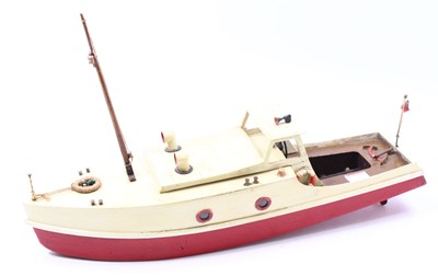 Lot 2061 - A Bassett Lowke style clockwork cabin cruiser...