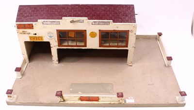 Lot 1918 - An original Triang Minic Shell Service Station,...