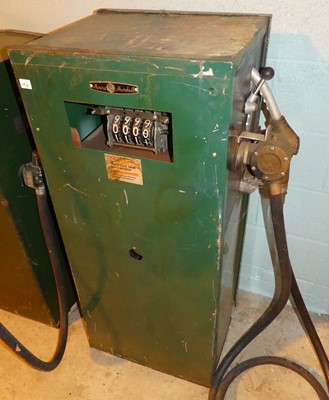 Lot 134 - An Avery-Hardoll Ltd type No. 310 COM petrol pump