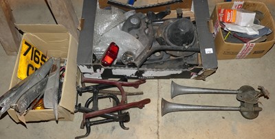 Lot 177 - Assorted motorcycle parts and components, to...