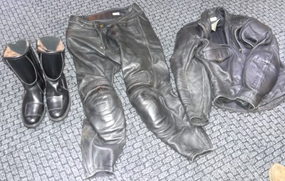 Lot 182 - A full set of motorbike leathers, comprising...