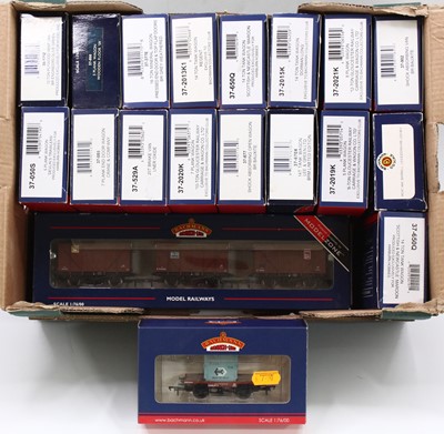 Lot 346 - Tray containing 23 Bachmann Branch-line...