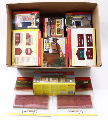 Lot 365 - Hornby Skaledale buildings, the contents of...